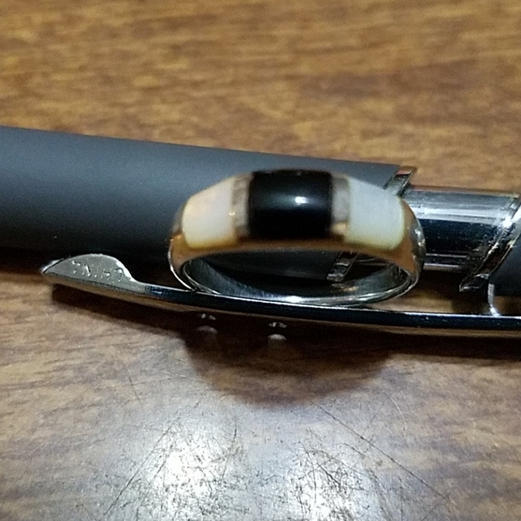 Ladies  925 Ring Onyx & Mother of Pearl 5 - Picture 4 of 6